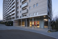 ミリカヒルズのフォトギャラリー：Ａ・Ｂ棟 アプロ－チ 夕景