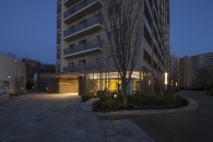 ミリカヒルズのフォトギャラリー：Ｅ・Ｆ棟 アプロ－チ 夕景