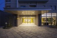 ミリカヒルズのフォトギャラリー：Ｅ・Ｆ棟 エントランス廻り 夕景