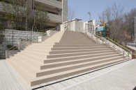 ミリカヒルズのフォトギャラリー：Ｄ棟 ピロティ階段