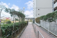 東建座間ハイツのフォトギャラリー：3号棟エントランスアプローチ
