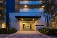 Brillia 御幣島のフォトギャラリー：エントランスアプローチ 夕景