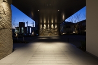 Brillia シティ千里丘のフォトギャラリー：車寄せアプローチ夕景