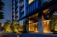 Brillia Tower 上野池之端のフォトギャラリー：北東側エントランス 夜景