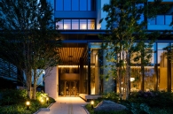 Brillia Tower 上野池之端のフォトギャラリー：南東側エントランス 夜景