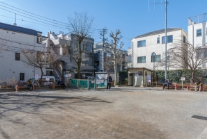 アールヴェール代々木の周辺施設：代々木みどり公園