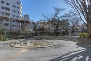 プリヴェール南青山の周辺施設：青山公園