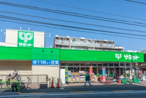弦巻ハイツの周辺施設：サミットストア弦巻通り店