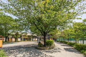 Brillia 外苑出羽坂 の周辺施設：みなみもと町公園