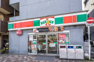 Brillia 新宿余丁町 の周辺施設：サンクス新宿余丁町店
