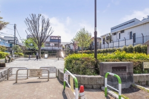 Brillia 六義園 の周辺施設：駕籠町公園