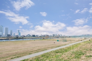 アールヴェール多摩川の周辺施設：多摩川河川敷