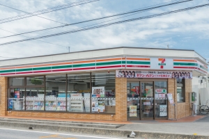 東建ニューハイツ北鴻巣の周辺施設：セブンイレブン鴻巣宮前店