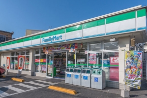 東建ニューハイツ西新井の周辺施設：ファミリーマート島根四丁目店