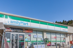東建ニューハイツ千城台の周辺施設：ファミリーマート千葉大草町店