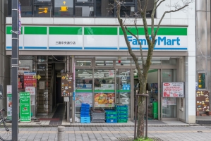 アールヴェール三鷹中央通りの周辺施設：ファミリーマート三鷹中央通り店