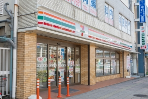 アールヴェール横濱反町の周辺施設：セブンイレブン横浜上反町店
