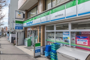アールヴェール宮前平の周辺施設：ファミリーマート宮前平駅前店