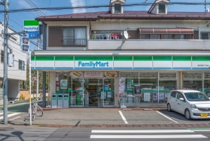 グローヴテラス国立の周辺施設：ファミリーマート海田東四丁目店