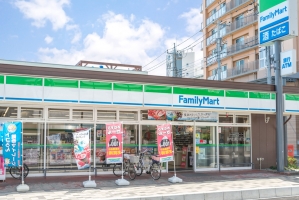 Brillia 小手指の周辺施設：ファミリーマート小手指店