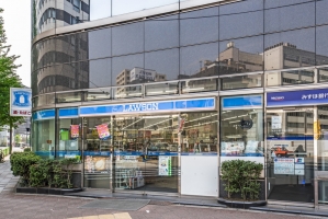 Brillia 日本橋茅場町の周辺施設：ローソン八丁堀二丁目店