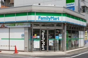 Brillia 草加の周辺施設：ファミリーマート草加氷川町店