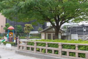 Brillia 草加の周辺施設：氷川中公園