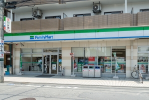 Brillia 南林間ハイライズの周辺施設：ファミリーマート南林間店