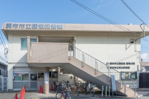 オーベル調布国領レジデンスの周辺施設：調布市立図書館