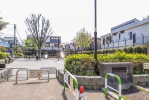 Brillia 駒込六義園の周辺施設：駕籠町公園