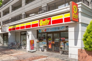 東建ニューハイツ検見川の周辺施設：デイリーヤマザキ検見川浜駅前店