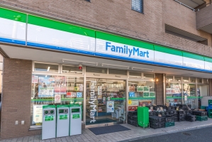 北沢ハイツの周辺施設：ファミリーマート世田谷北沢四丁目店