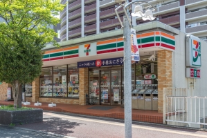 東建ニューハイツ入間の周辺施設：セブンイレブン入間豊岡一丁目店