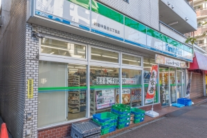 シティハイツ中落合の周辺施設：ファミリーマート新宿中落合三丁目店