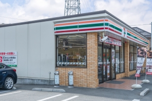 グランソシエ国立　イーストウィングの周辺施設：セブンイレブン国立学園通り店