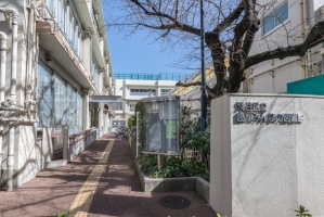 広尾ハイツの周辺施設：臨川みんなの図書館