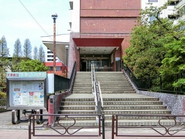 Brillia 山手動坂グランスイートの周辺施設：文教区立本駒込図書館