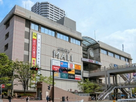 Brillia 東戸塚の周辺施設：西武東戸塚店・オーロラモール＆アネックス