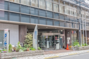 アールヴェール三鷹中央通りの周辺施設:三鷹駅前図書館